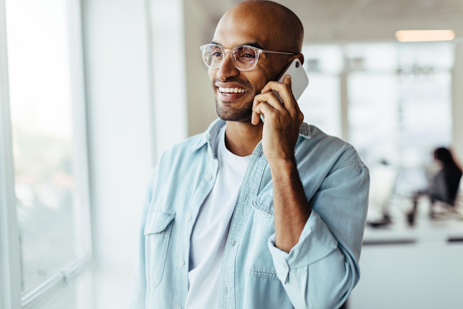 man on discovery call